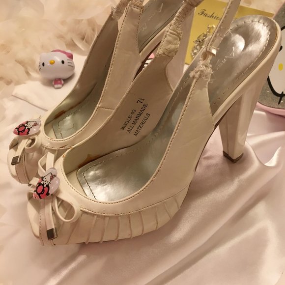 ADORABLE pin up style vintage y2k heels with hello kitty puff hearts! - Picture 6 of 12